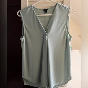 Anne Taylor petite Sleeveless V-Neck Top